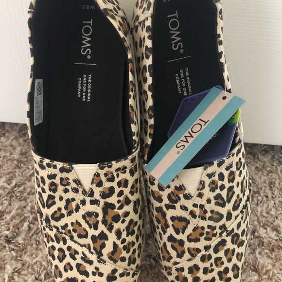 Woman’s 8.5 Tom’s slip on - Picture 2 of 5